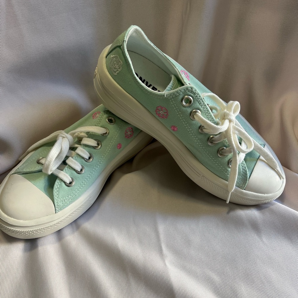 Converse Mint and Pink women Sneakers brand new not tags or original packaging